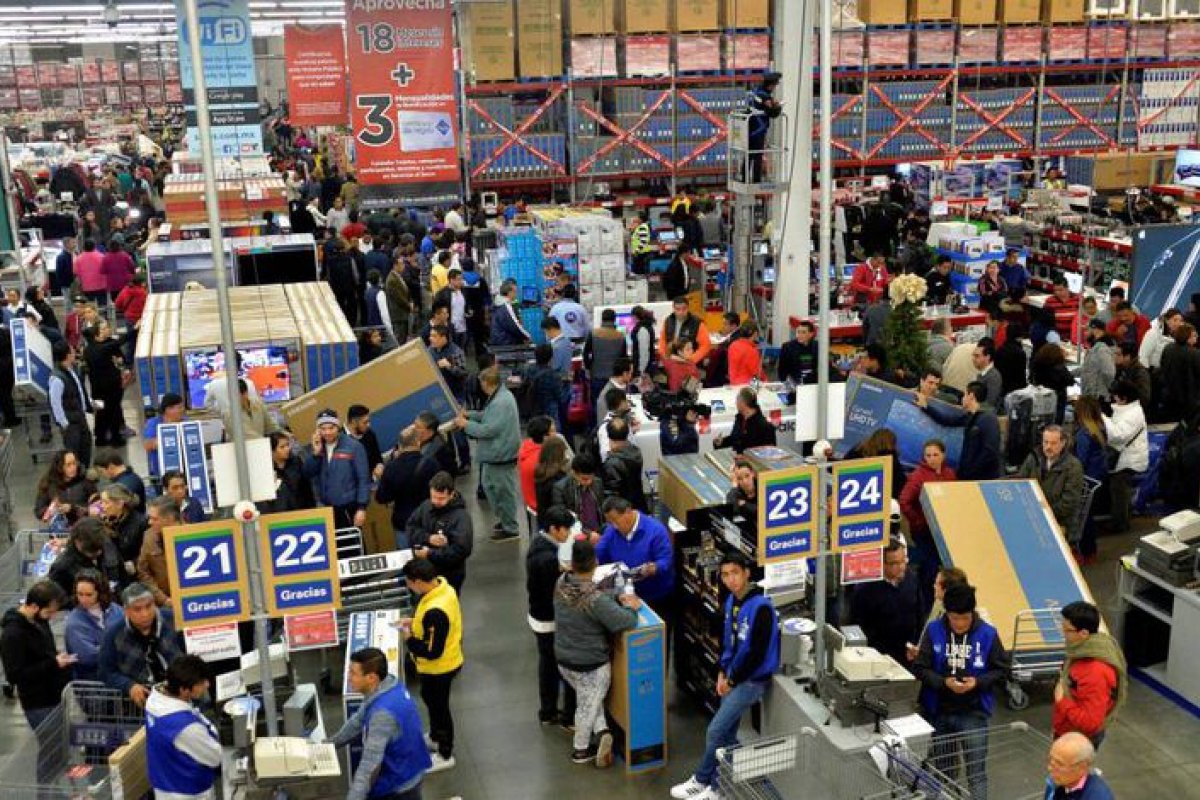 Intenção de consumo cai em dezembro após quatro altas seguidas, diz CNI