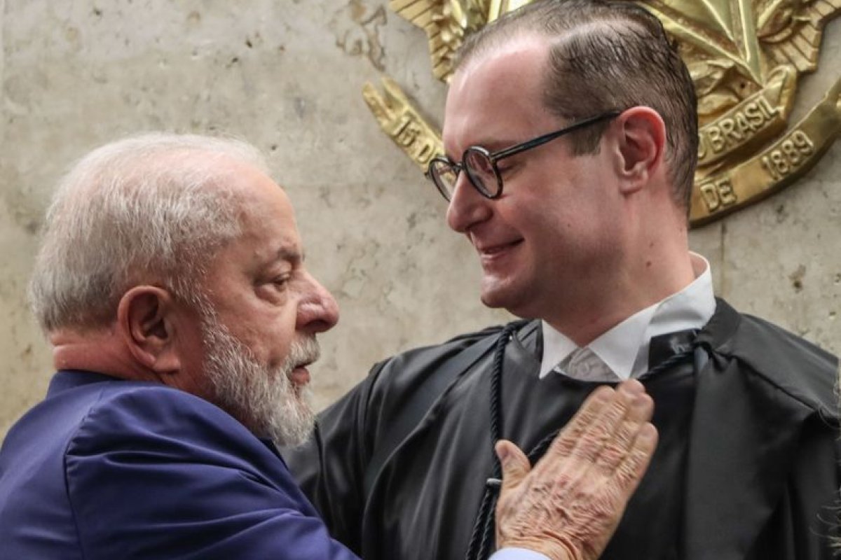 Após posse, Zanin já recebe novos processos no STF