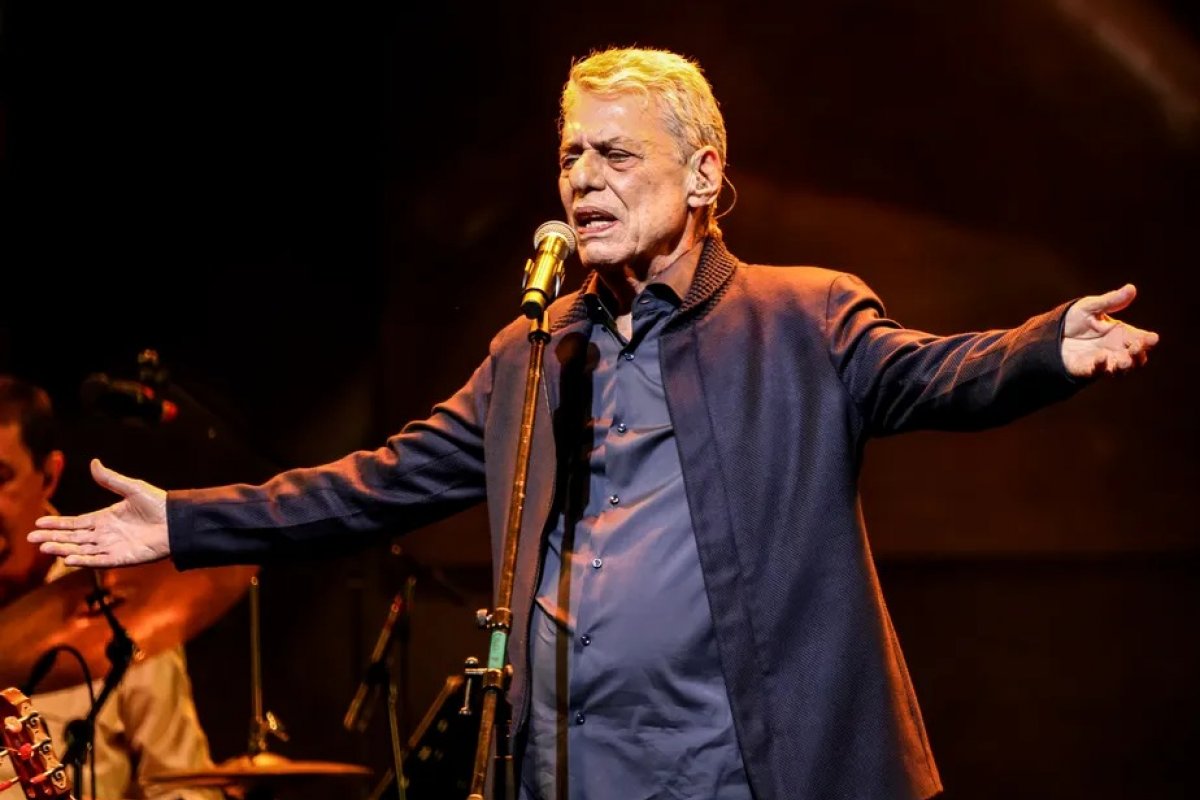 Audiência de conciliação entre Chico Buarque e Eduardo Bolsonaro termina sem acordo