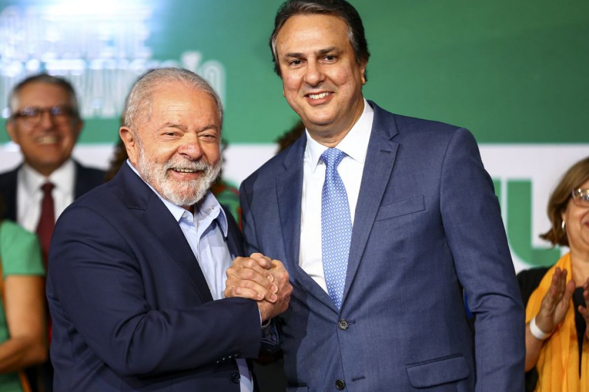 Governo Lula bloqueia mais de R$ 330 milhões da alfabetização, transporte escolar e bolsas de estudo