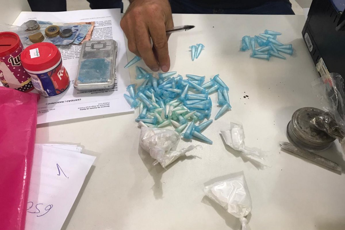 Homem é preso suspeito de tráfico de drogas em Salvador