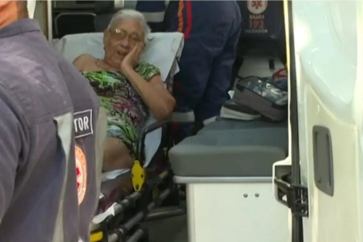 Idosa de 71 anos é atacada e mordida pelo cachorro do vizinho