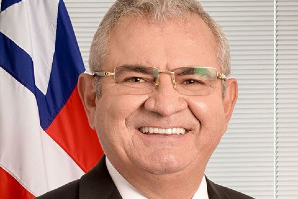 ‘É preciso fazer com que os investidores voltem a acreditar no Brasil’, afirma senador Angelo Coronel