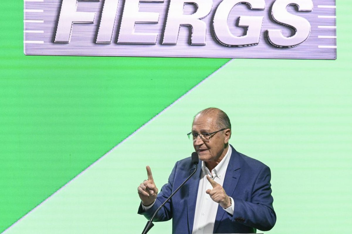 Alckmin diz que percentual de álcool na gasolina pode aumentar para 30% no Brasil