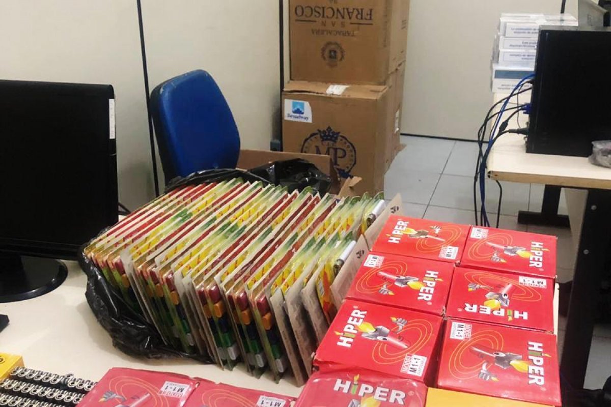 Carga de cigarros contrabandeada do Paraguai é apreendida em blitz