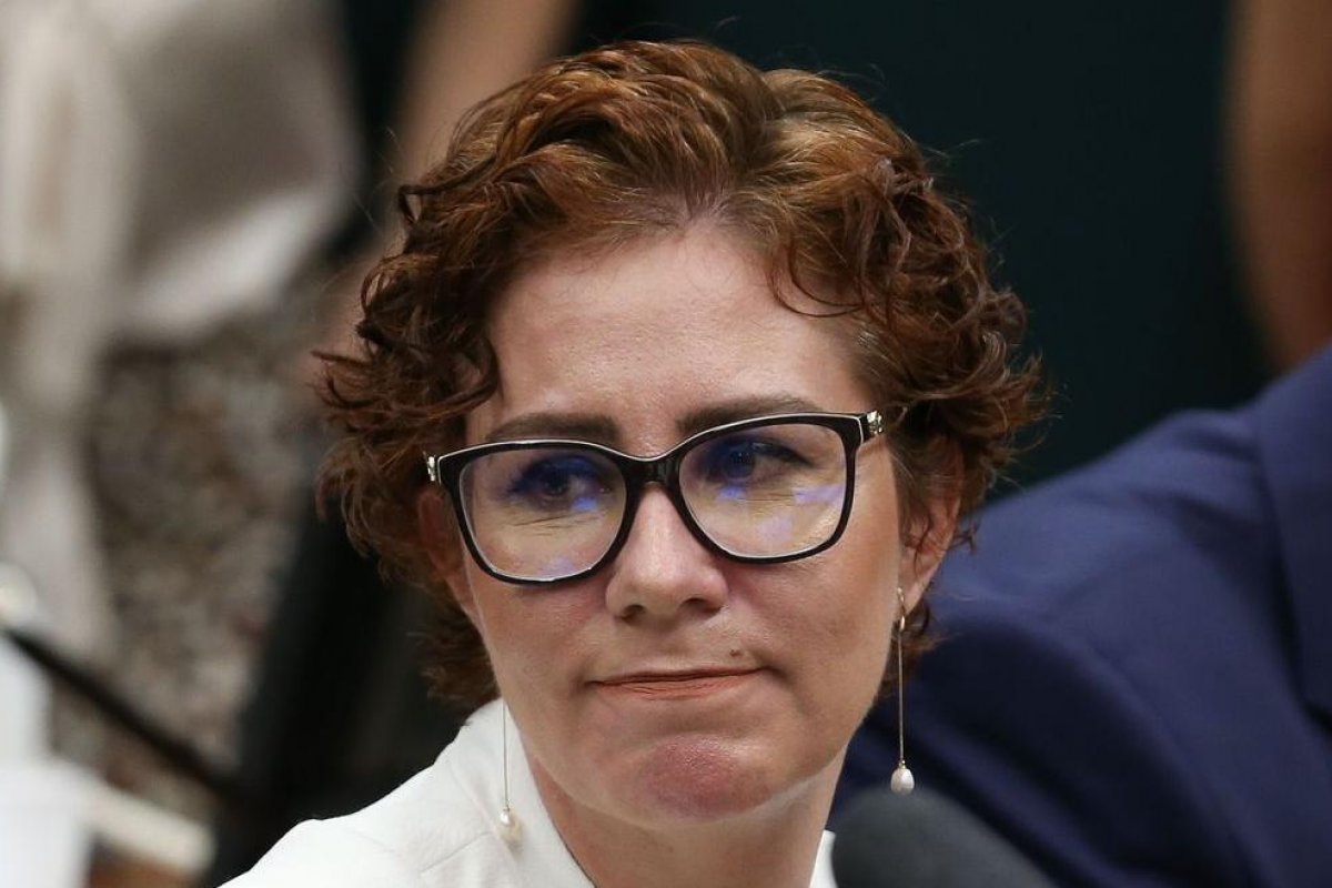 Invasão hacker: Carla Zambelli deve prestar depoimento à PF nesta segunda-feira (7)