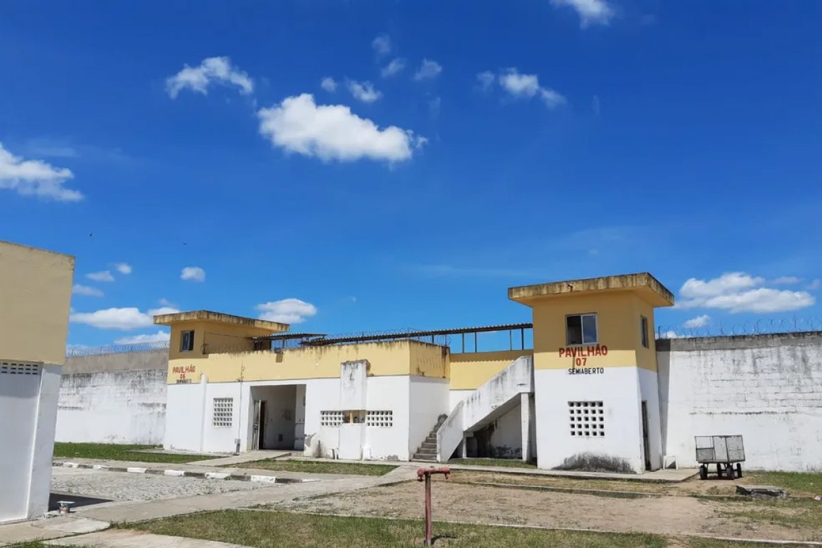 Detento morre após ser espancado durante banho de sol em Feira de Santana