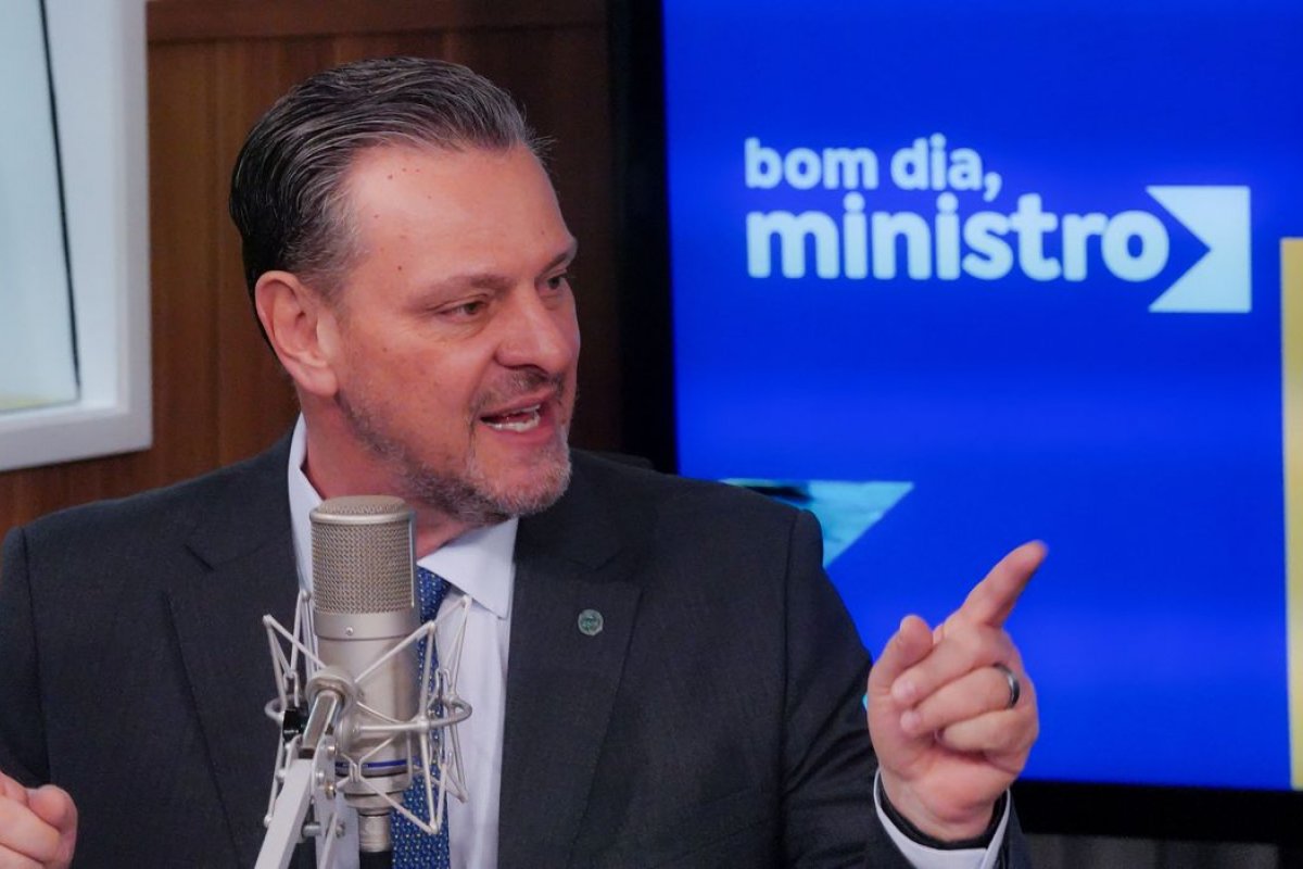 Ministro da agricultura comenta sobre taxa de juros e plano safra em coletiva de imprensa