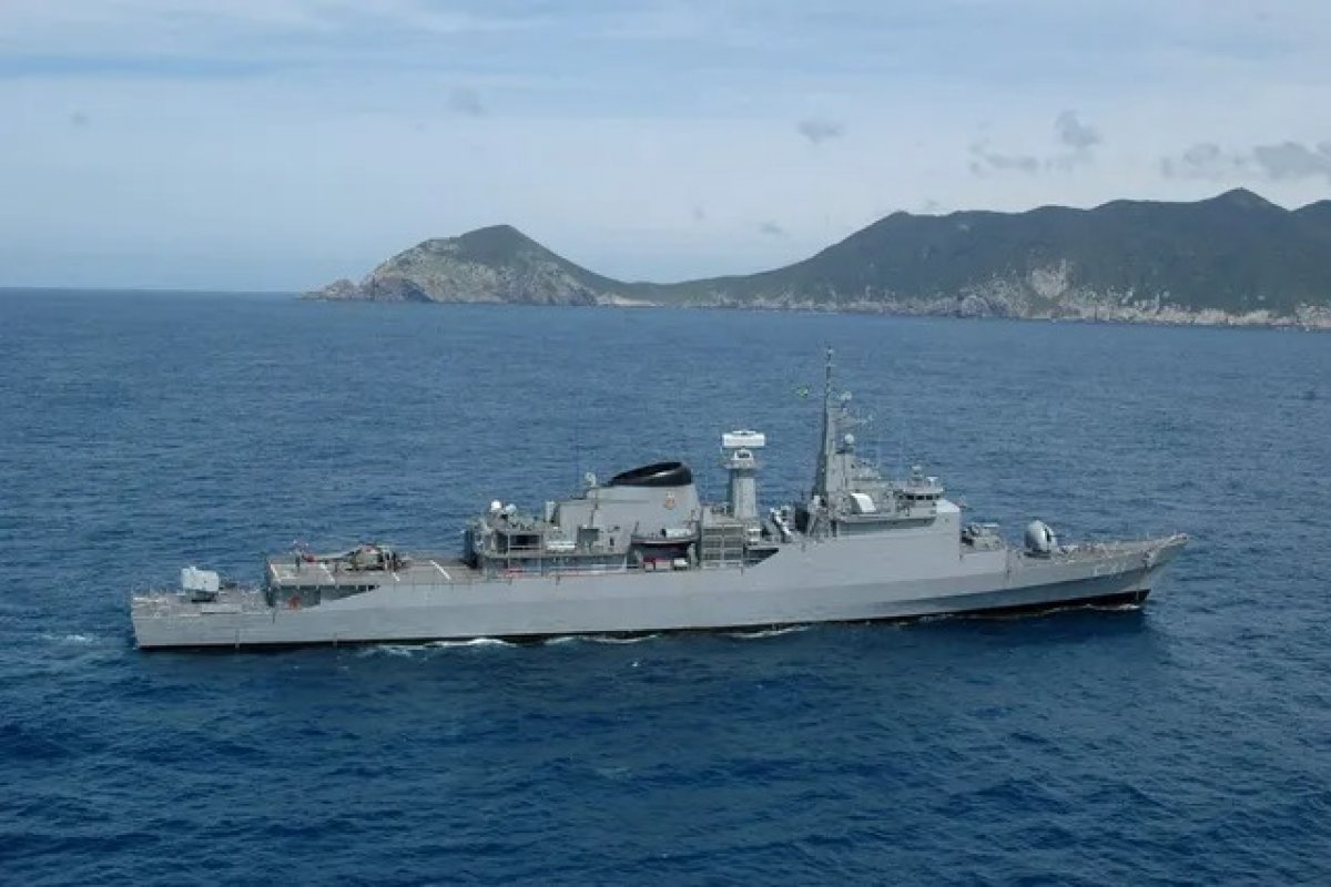 Maior navio de guerra da América Latina, NAM "Atlântico", chega a Belém para Cúpula da Amazônia