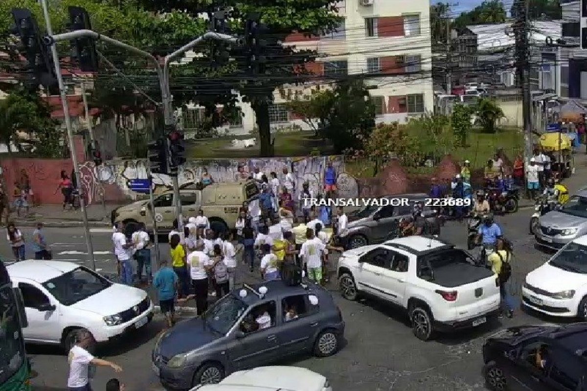 Manifestações no Cabula e na região da Rodoviária deixam trânsito congestionado em vias de Salvador