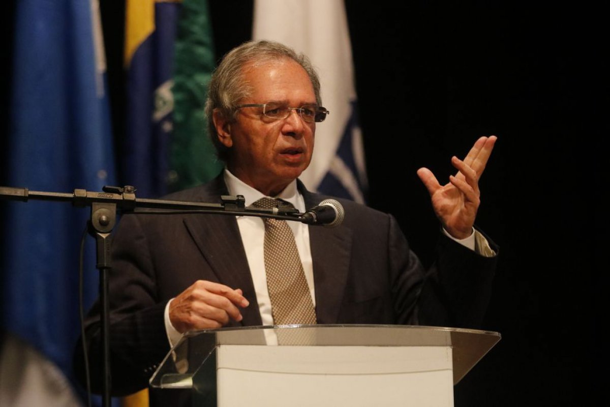 Guedes afirma que economia crescerá pelo menos 2% em 2020