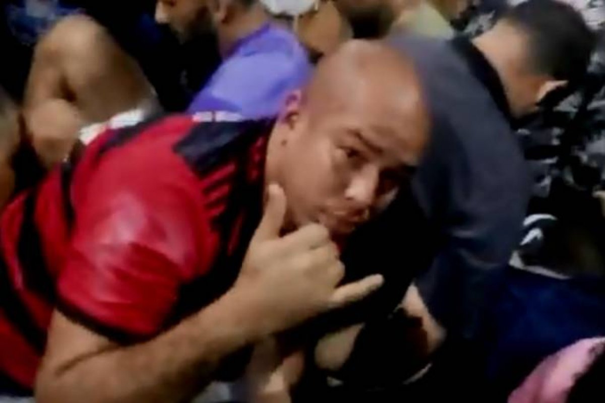 Veterinário preso em rinha de cachorros é demitido