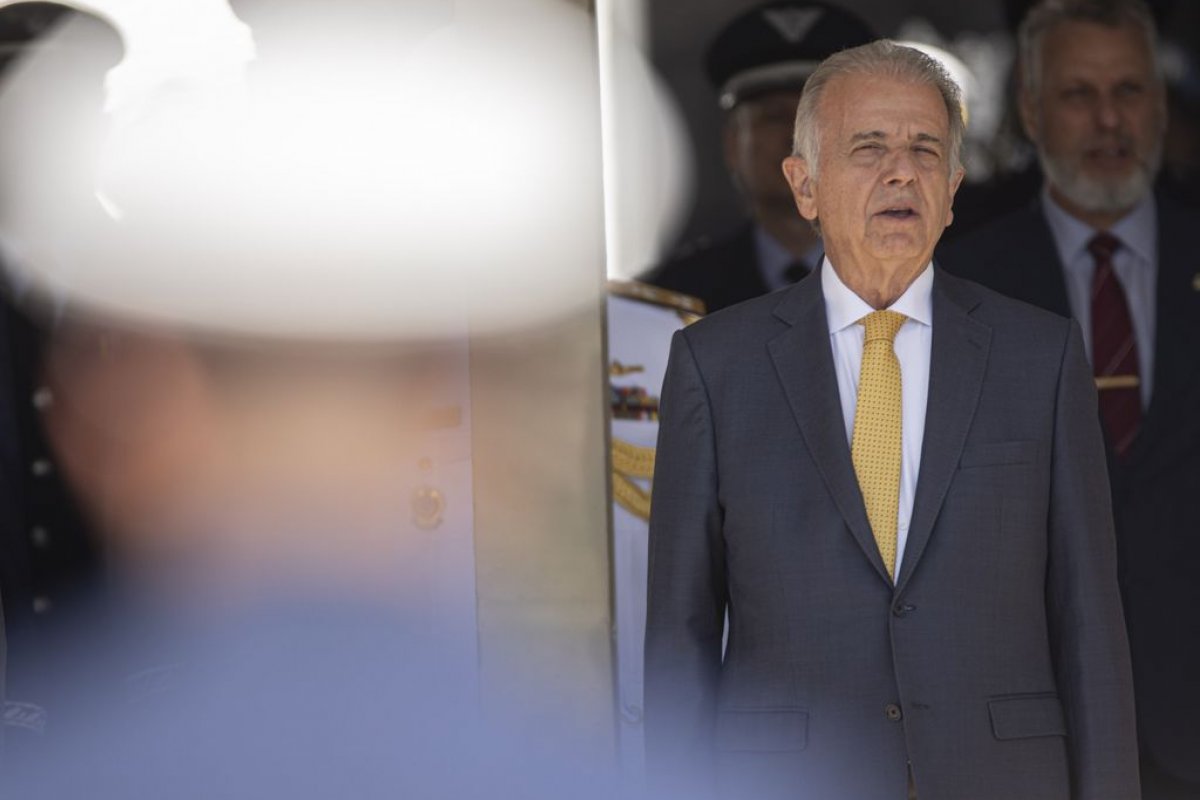 Múcio se pronuncia sobre queda de avião que deixou 2 mortos e 12 feridos
