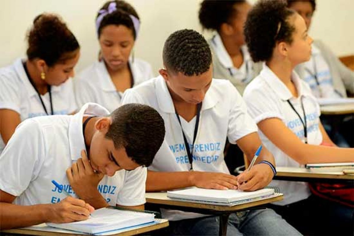 Prefeitura de Salvador amplia programa jovem aprendiz em homenagem ao Dia Internacional da Juventude