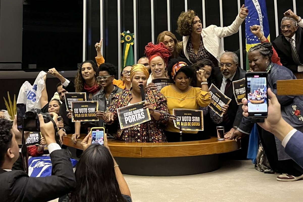 Com modificações, Câmara aprova atualização da Lei de Cotas