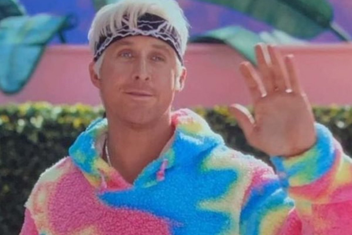 Moletom usado por Ryan Gosling no longa da Barbie esgota no site da Mattel!