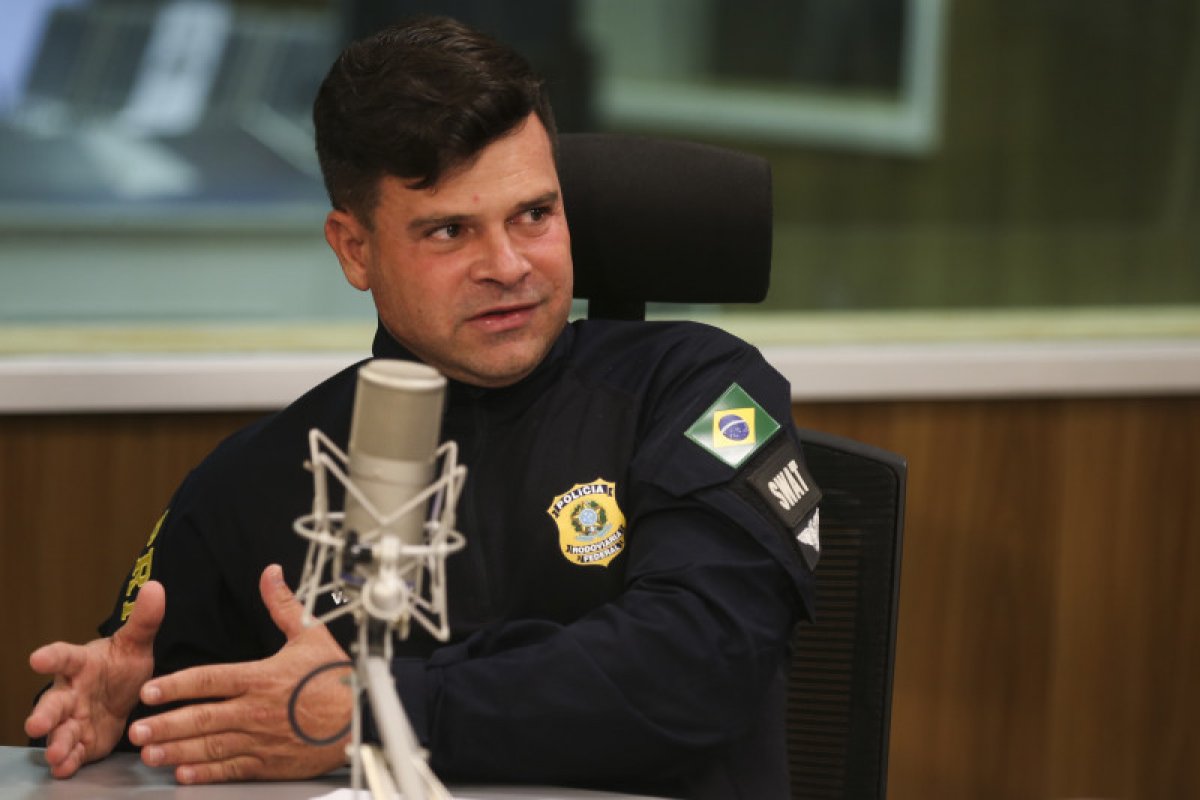 Ex-Diretor da PRF preso por suspeita de interferência nas eleições processa superintendente por danos morais