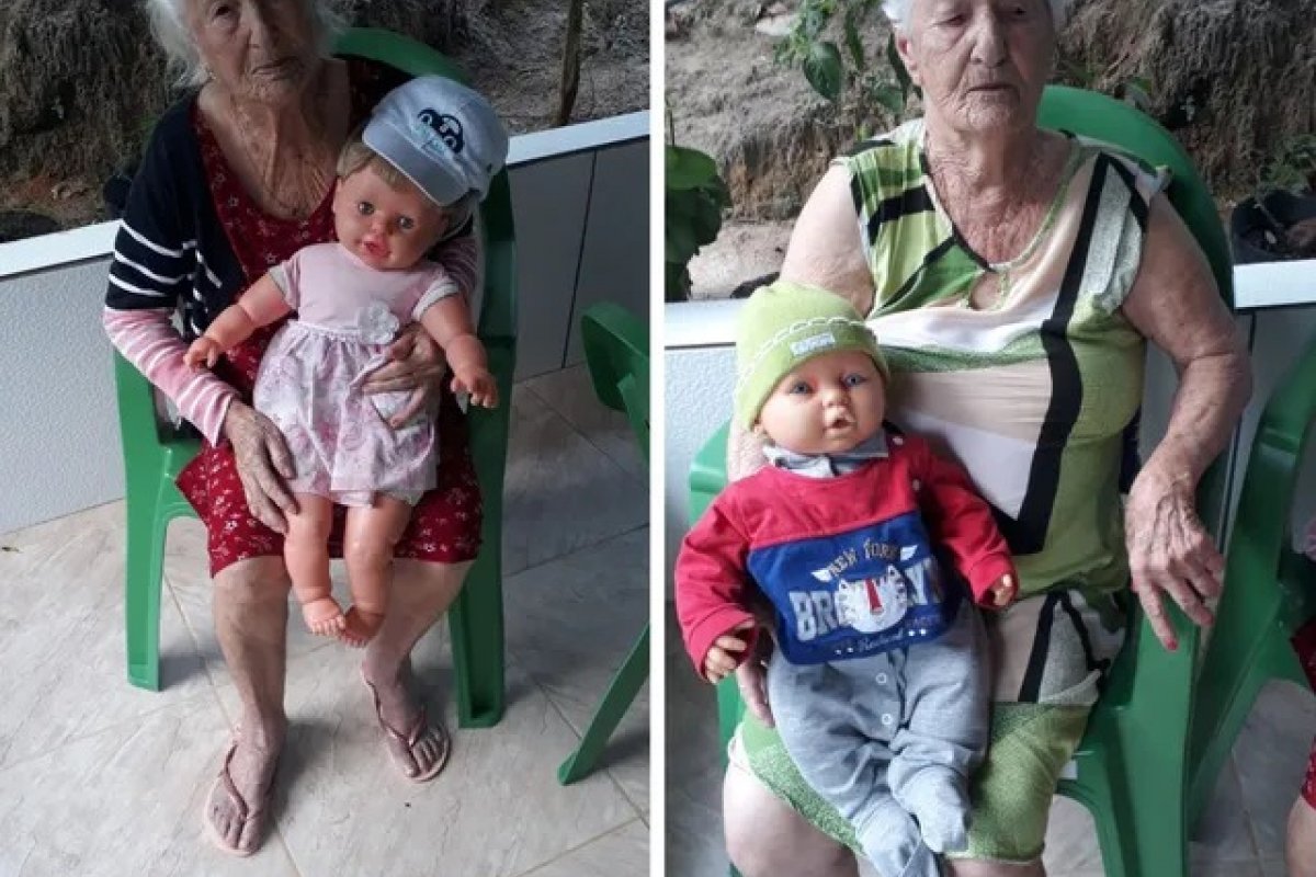 Gêmeas idênticas celebram 90 anos brincando de boneca