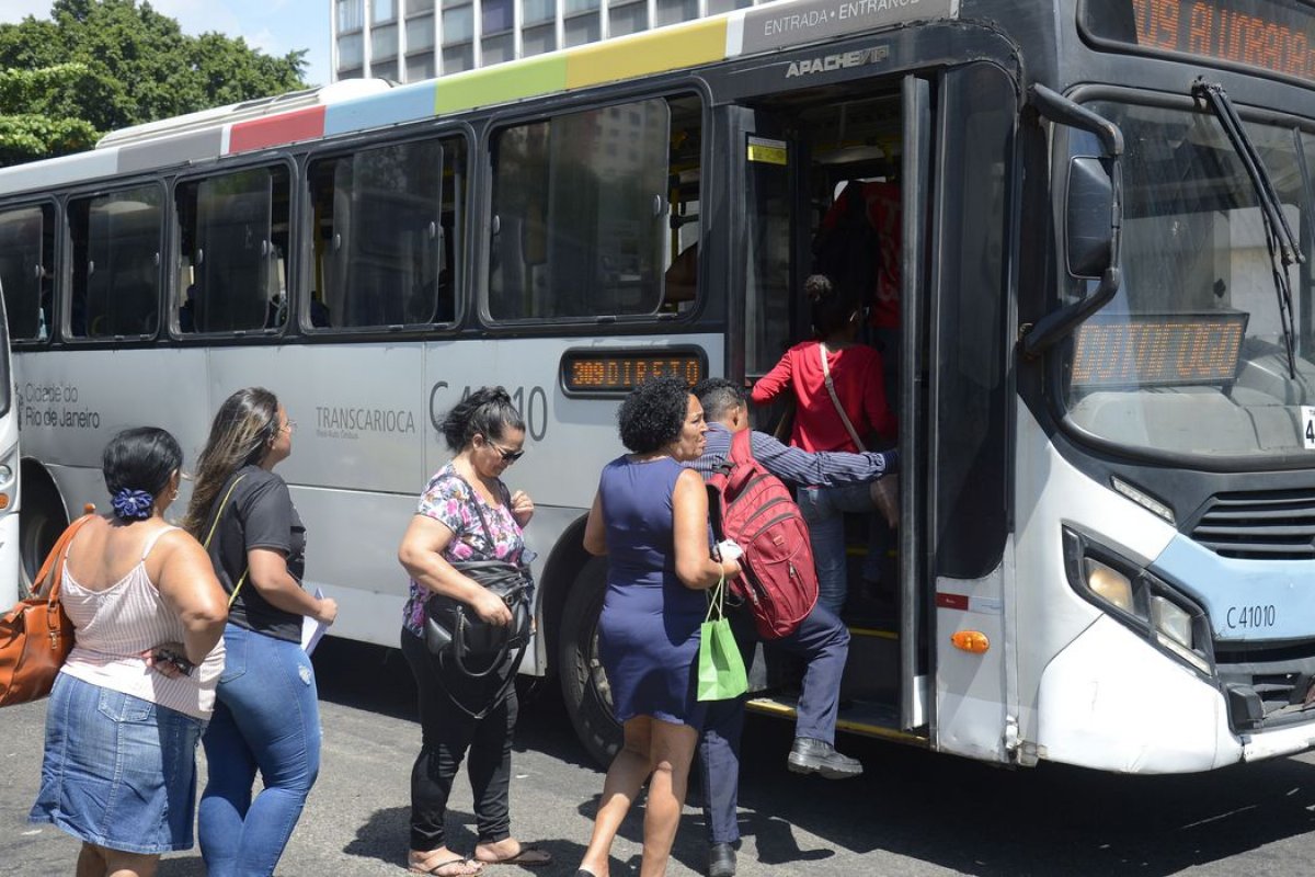 Brasileiros estão usando menos transportes públicos, aponta pesquisa da CNI