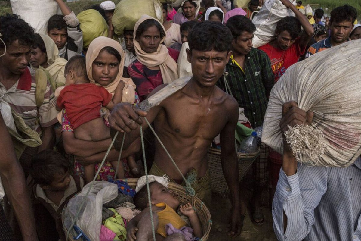 Barco que transportava migrantes na costa de Myanmar naufraga e deixa 17 mortos