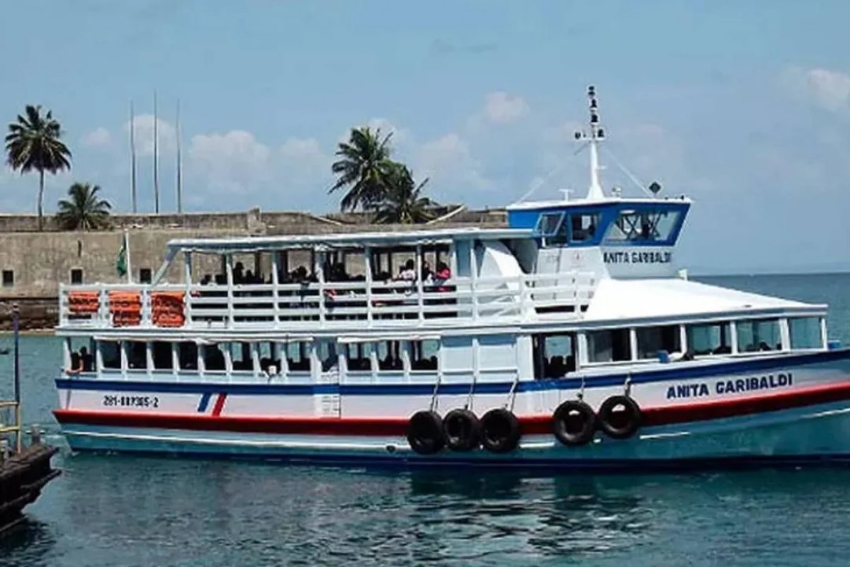 Travessia Salvador-Mar Grande opera embarcações com horários pontuais