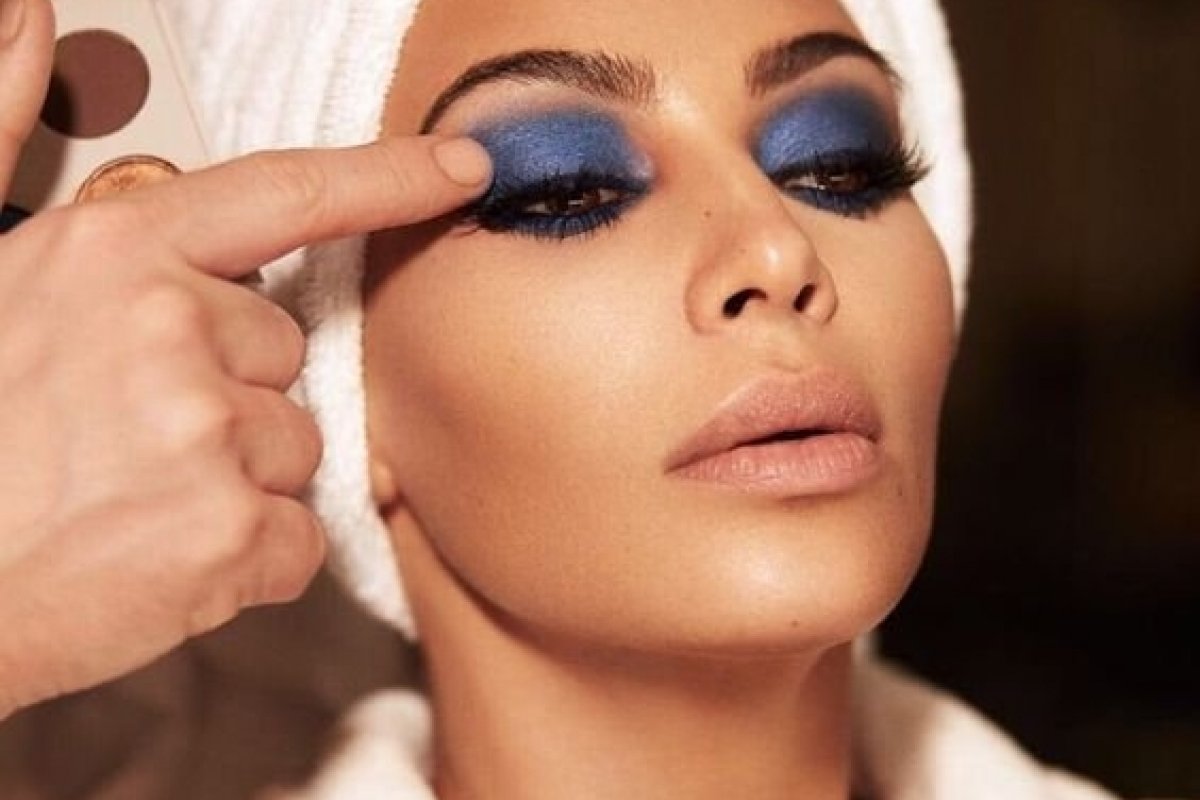 Aposte na maquiagem azul neste Natal!