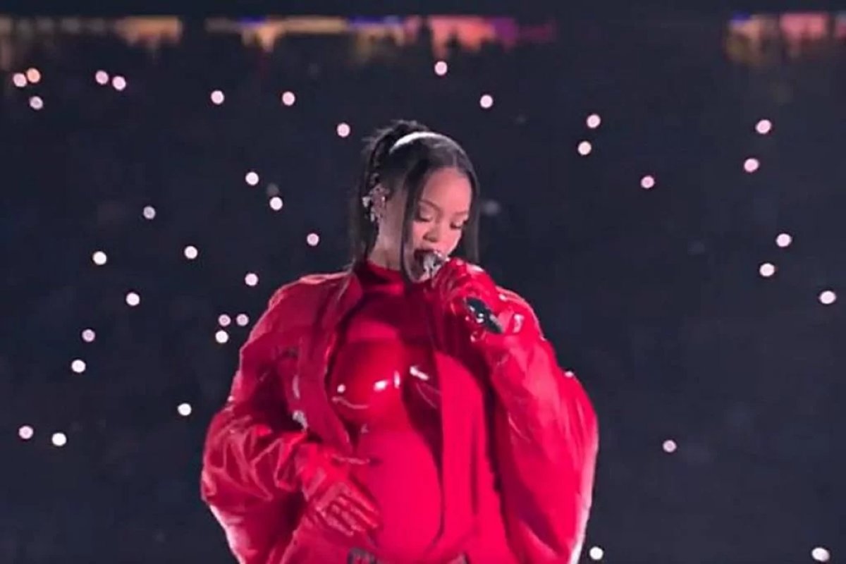 Rihanna dá à luz uma menina, diz site