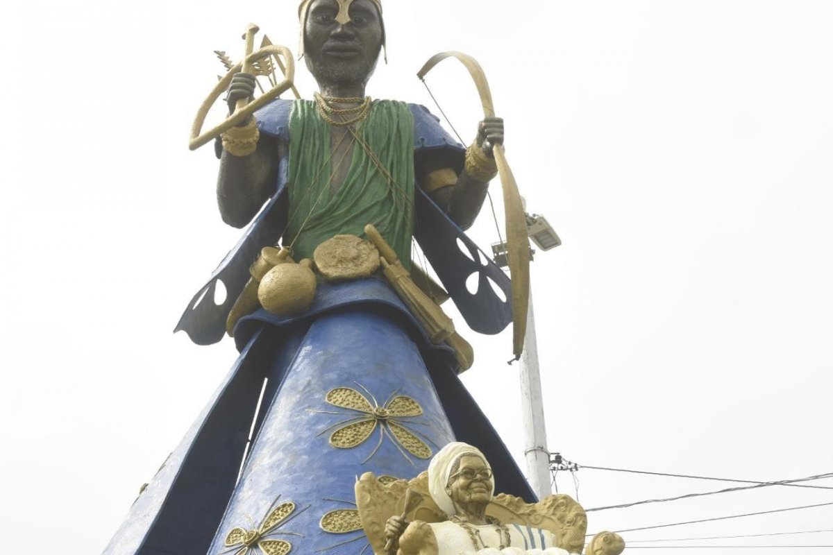 Prefeitura de Salvador reinaugura estátua de Mãe Stella de Oxóssi após incêndio