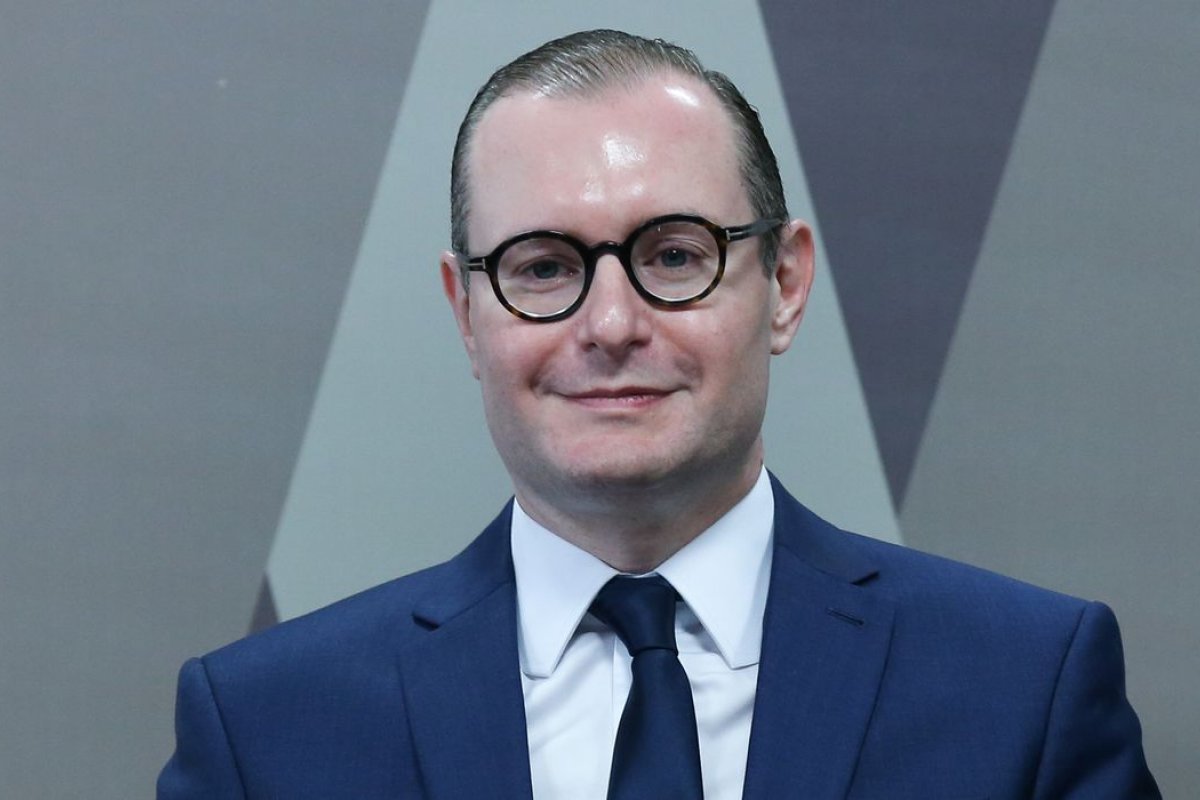 Ministro Cristiano Zanin defende juiz das garantias em primeiro voto no STF