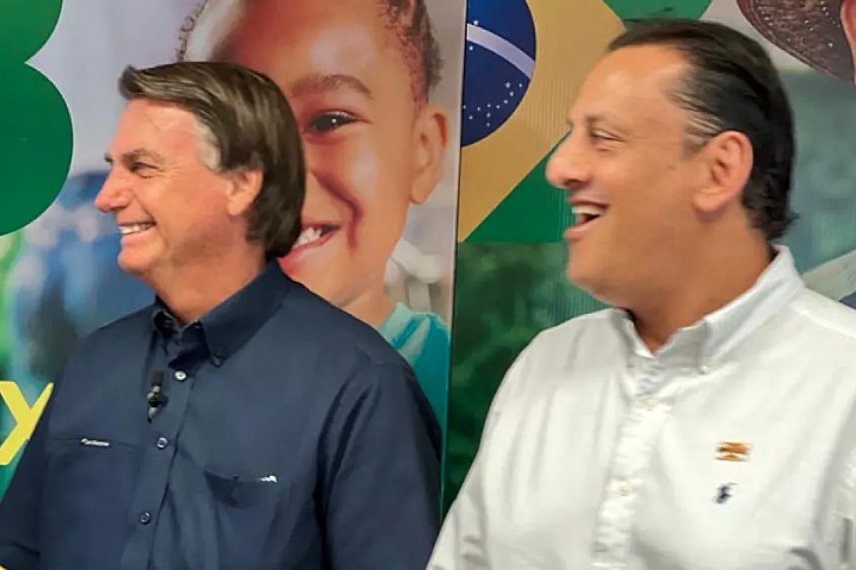 Ex-advogado de Bolsonaro foi aos EUA comprar relógio de luxo para entregar ao TCU