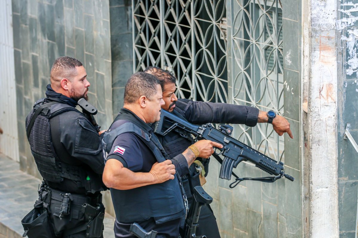Homem é preso com 9 quilos de drogas dentro de casa