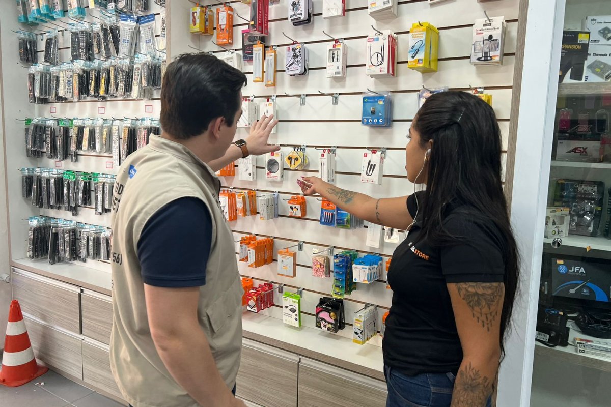 Operação Dia dos Pais: Codecon notifica 20 estabelecimentos por irregularidades