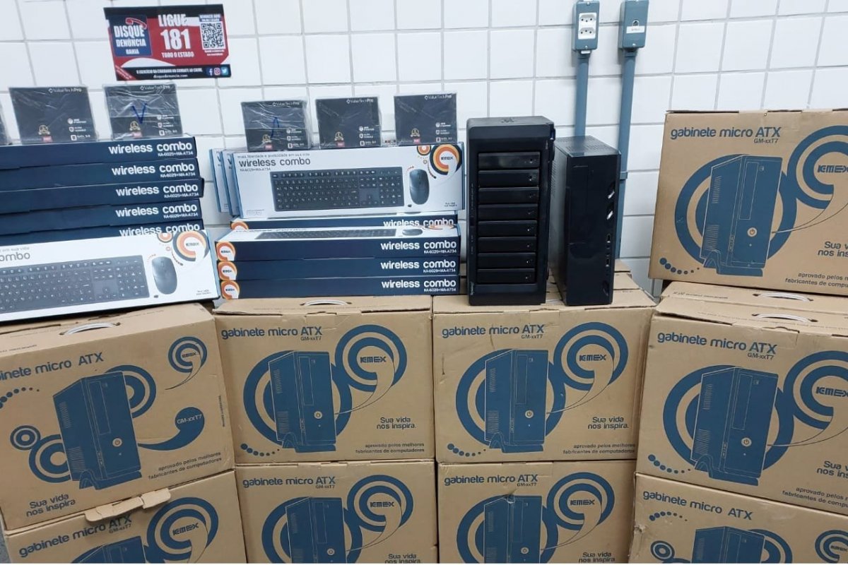 Homem é preso com carga de produtos de informática, no município de Manoel Vitorino