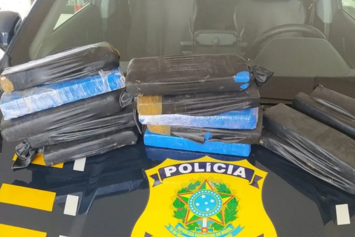 Adolescente é apreendida com 10kg de maconha escondida em ônibud, em Vitória da Conquista