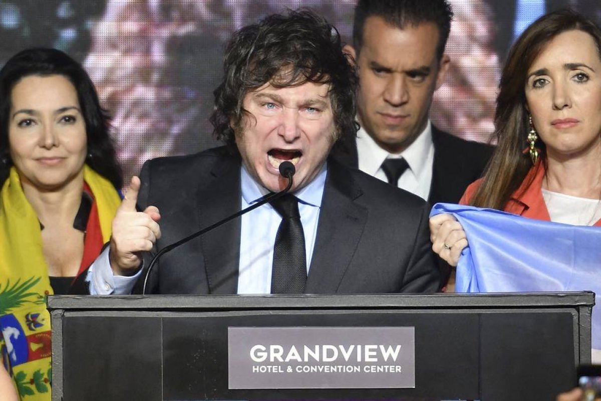 Candidato de extrema direita, Javier Milei vence as primárias na Argentina