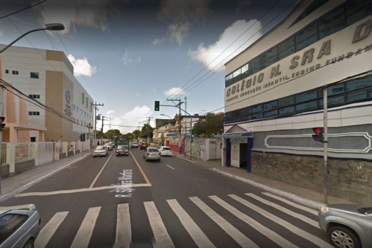 Trânsito: Pista com óleo causa lentidão no bairro do Cabula, em Salvador
