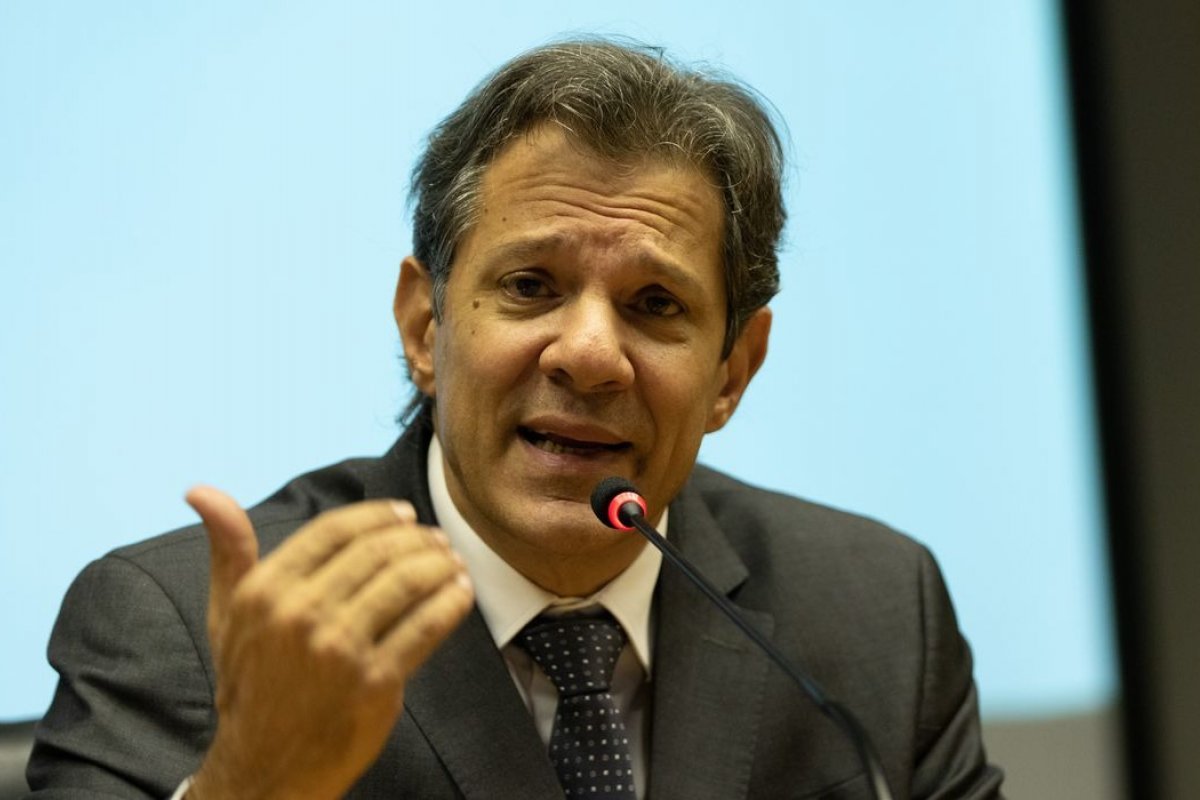 Haddad diz que mudanças no cartão de crédito não podem comprometer varejo