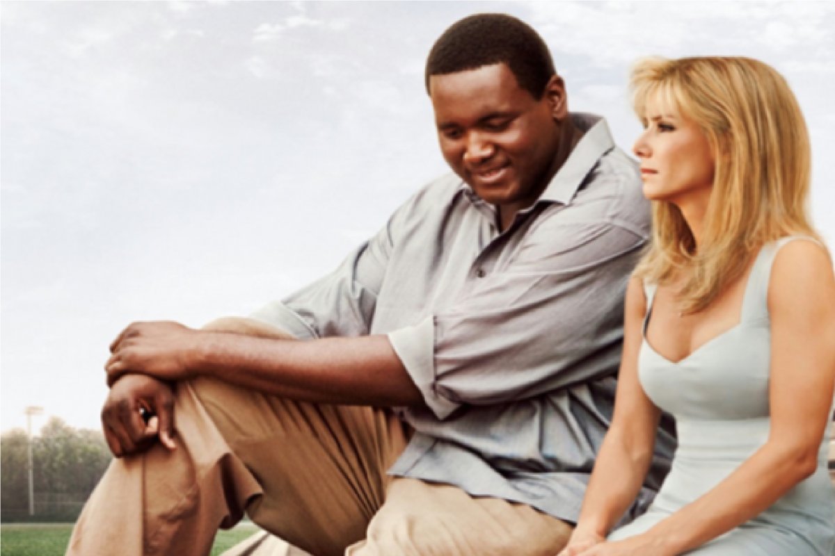 Inspiração para filme "Um Sonho Possível", Michael Oher alega adoção falsa e exploração por família