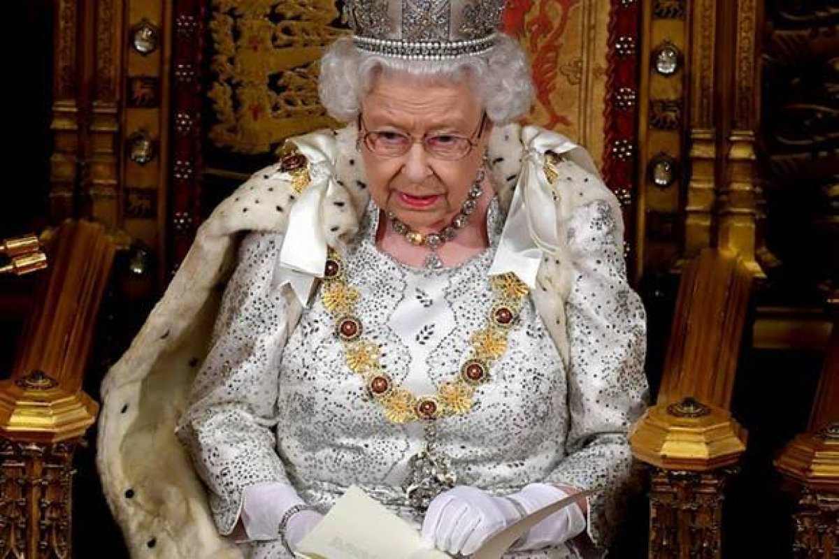 Rainha Elizabeth II discursa no Parlamento britânico