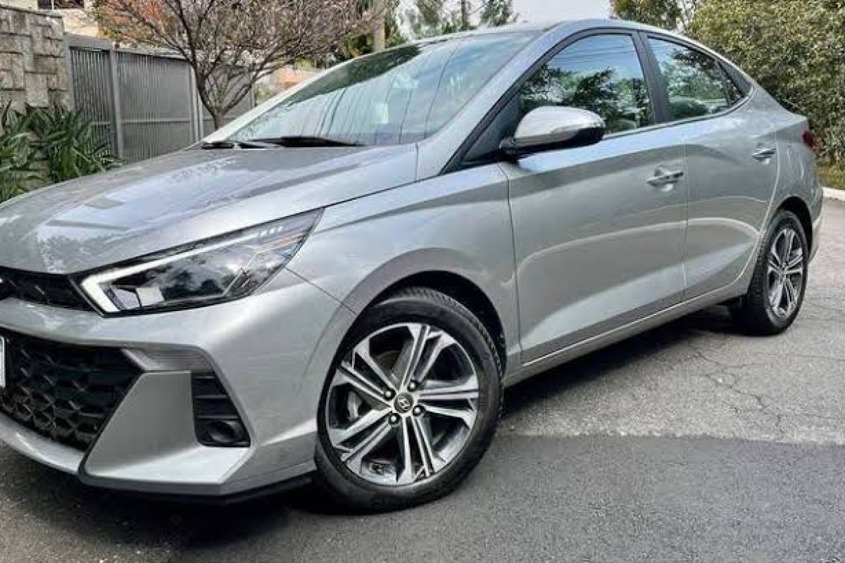 Hyundai HB20 S chega à linha 2024: veja o que muda