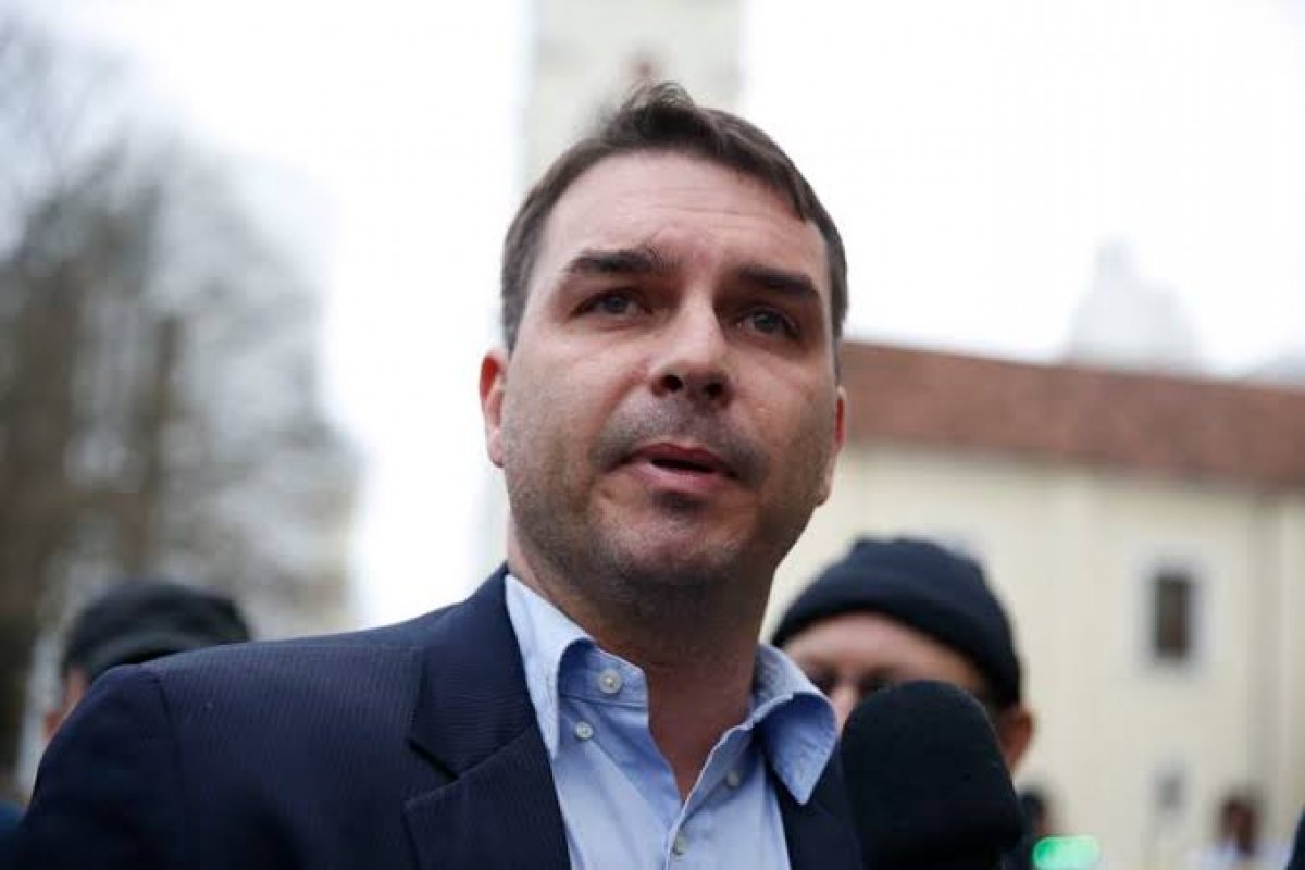 MP-RJ investiga se Flávio Bolsonaro usou a compra de imóveis para lavagem de dinheiro
