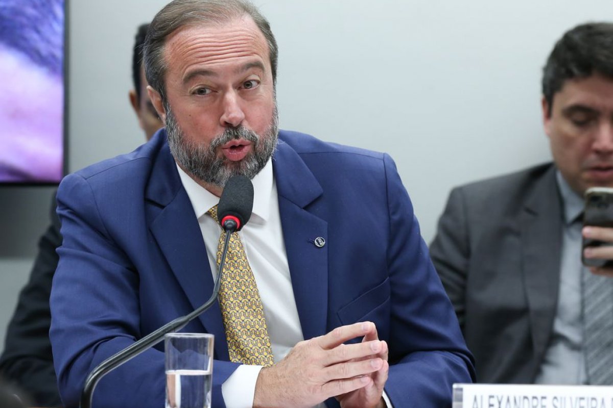 Ministro de Minas e Energia cria 'sala de situação' para apurar motivo do apagão nacional