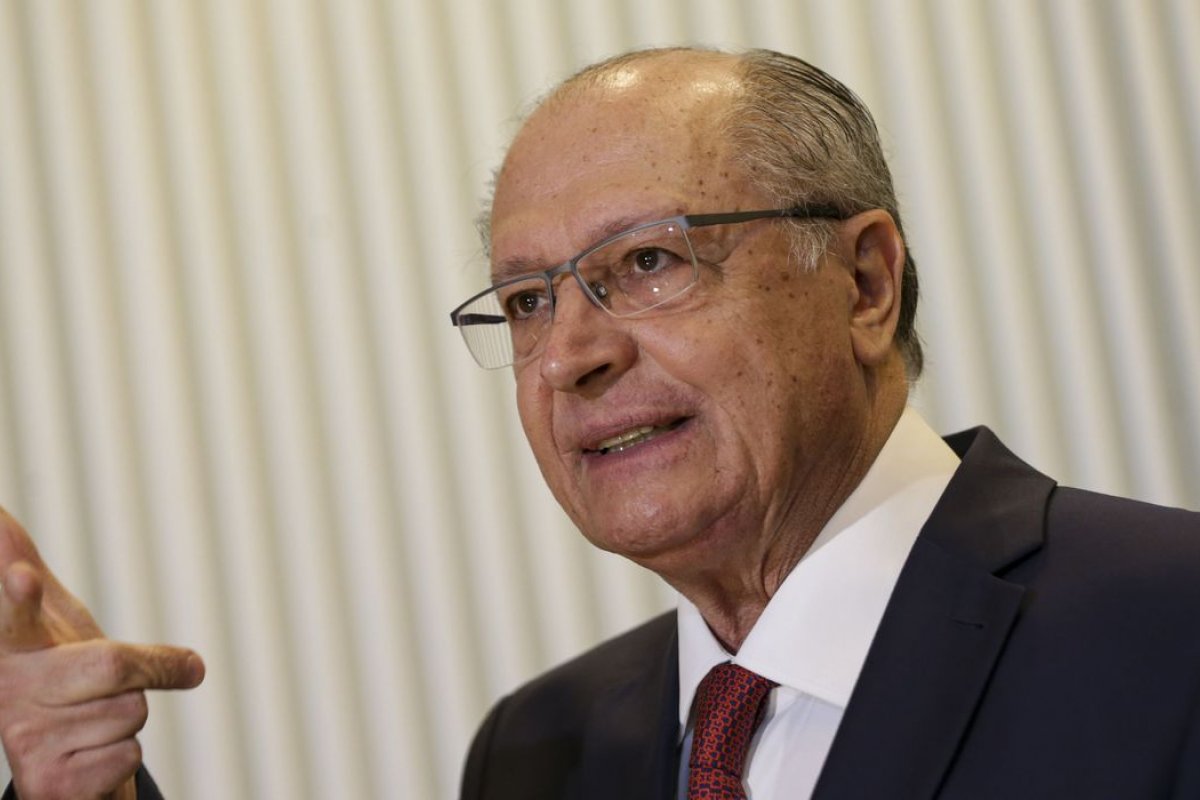 Alckmin diz que recuperação do sistema elétrico pode ocorrer "em poucas horas"