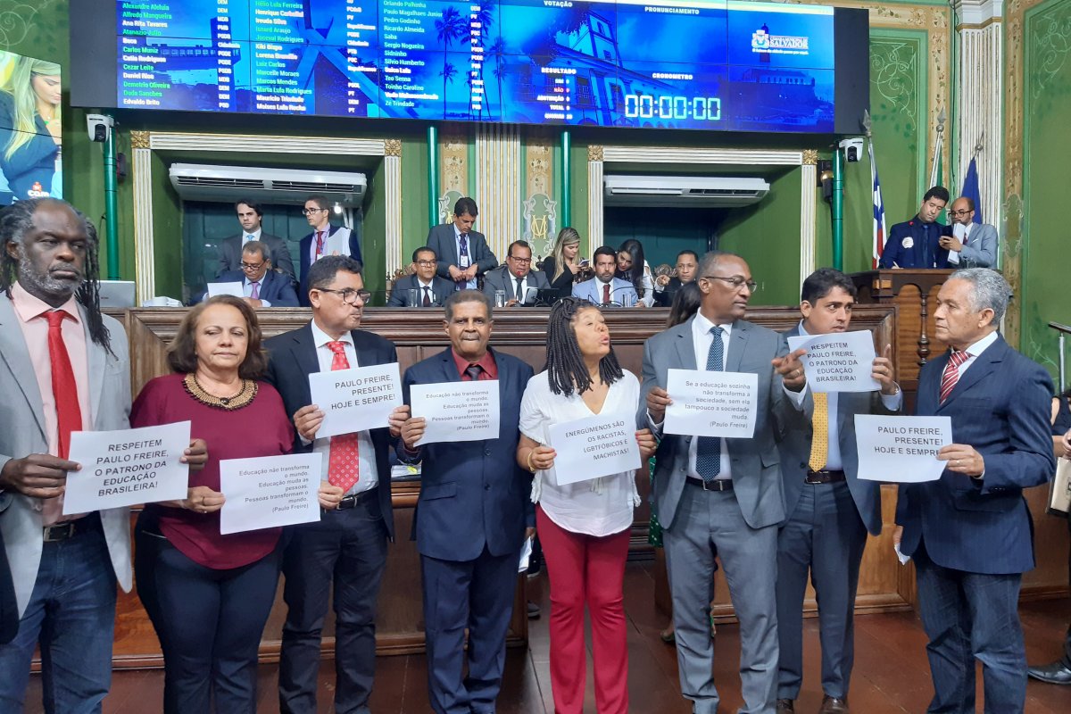 CMS aprova projeto que retira nome de Paulo Freire de escola