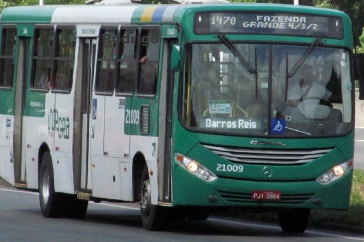 Em Salvador, passageiros de ônibus e rodoviários são roubados durante arrastão