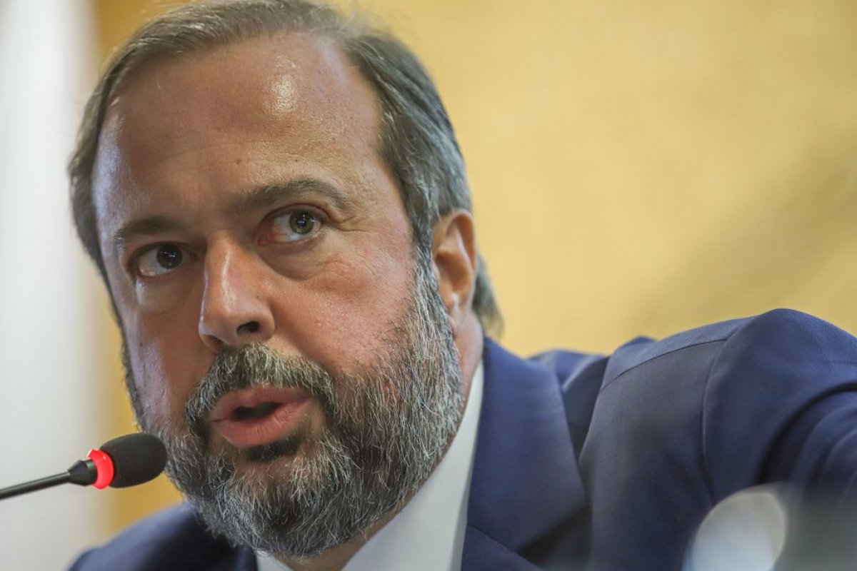 Ministro afirma que 29 milhões de brasileiros foram afetados pelo apagão