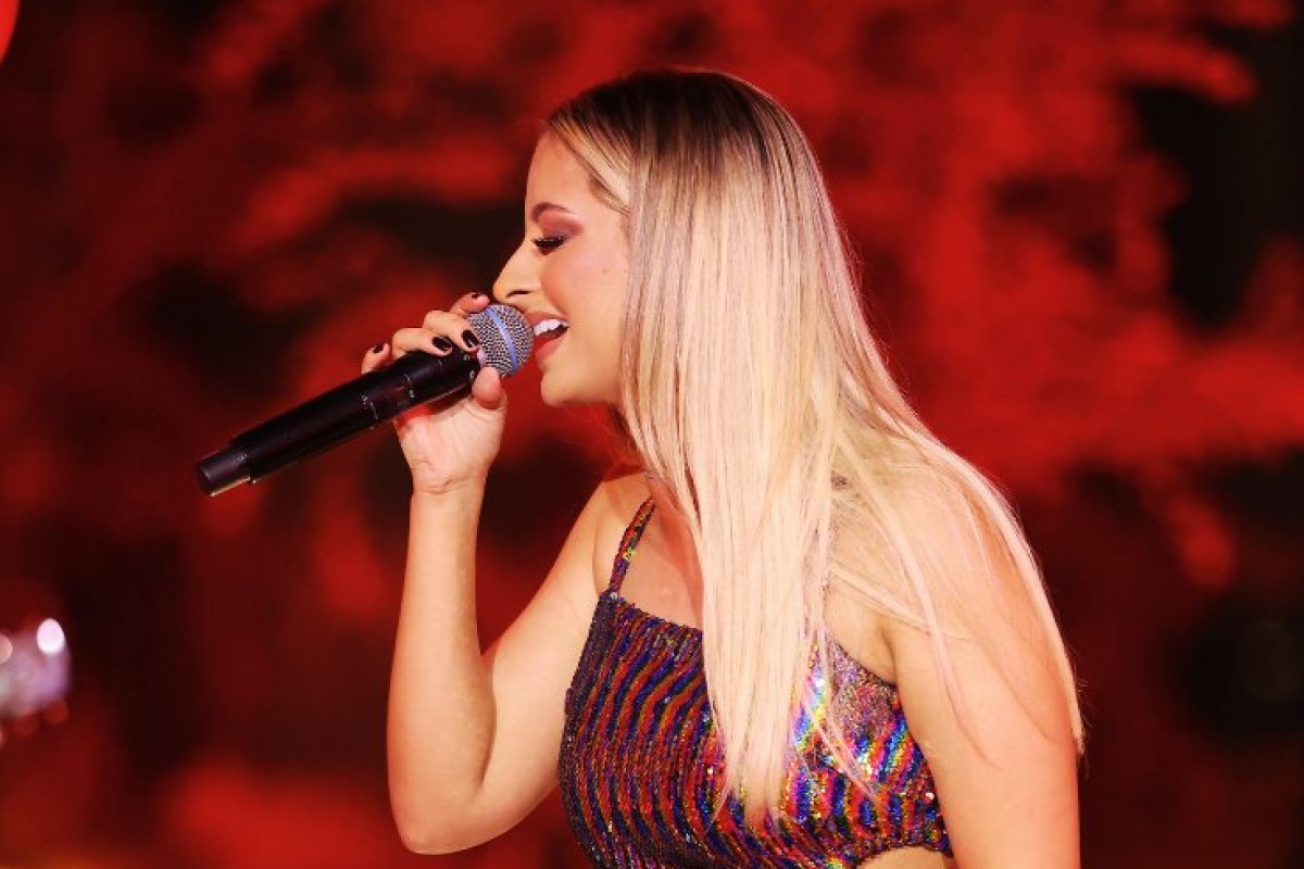 Ju Marques lança Pot-Pourri de regravações!