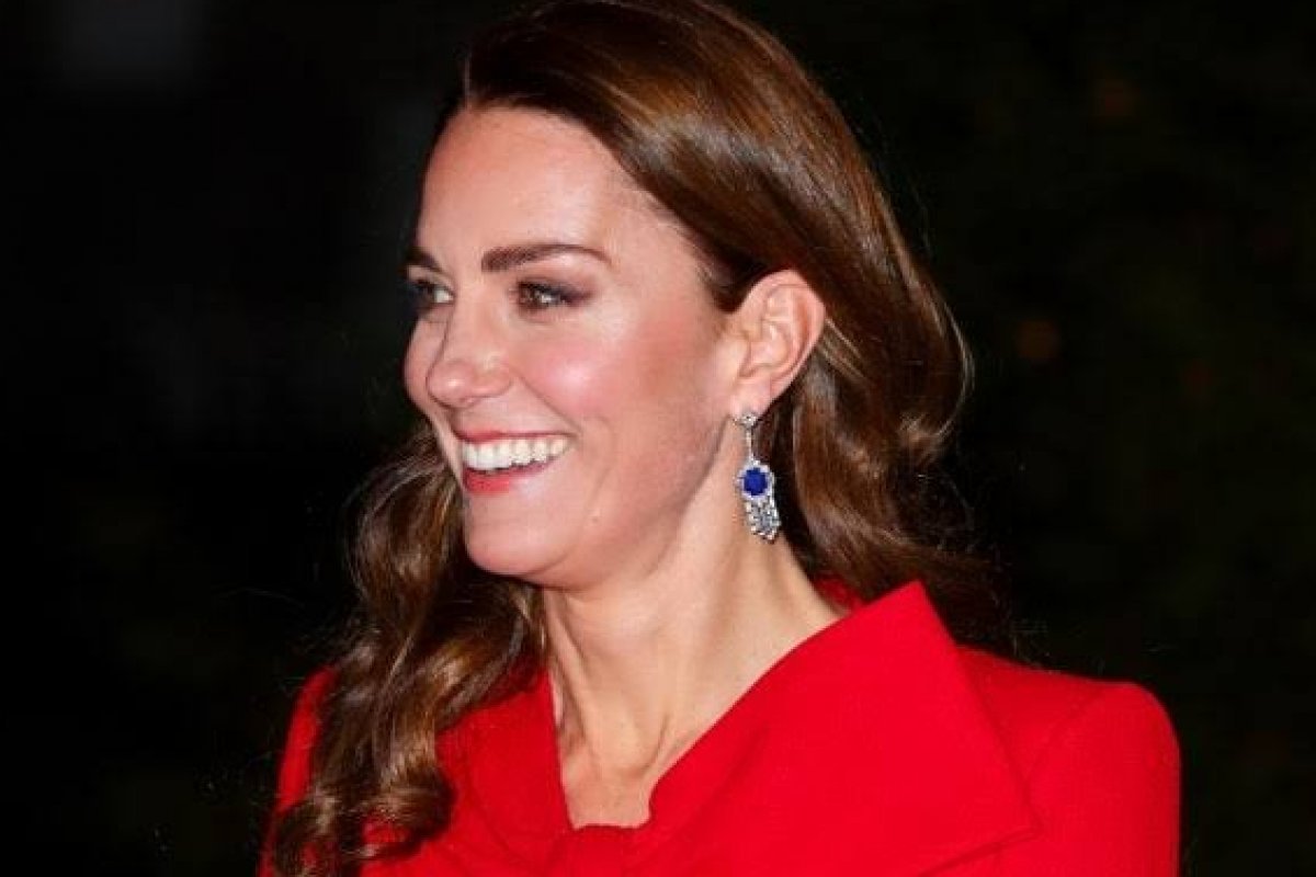 Kate Middleton surpreende ao comparecer secretamente a rave com melhor amiga