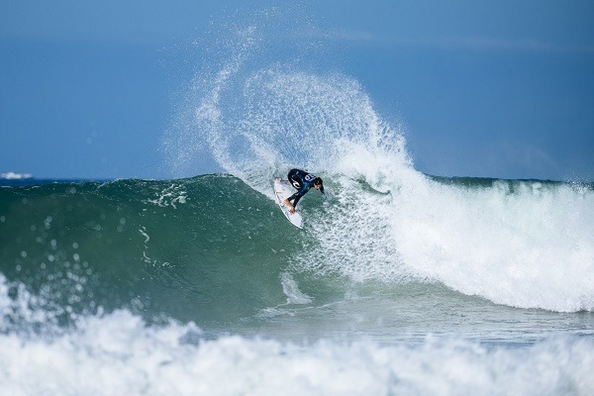 WSL:Gabriel Medina e Yago Dora vão às quartas no Taiti