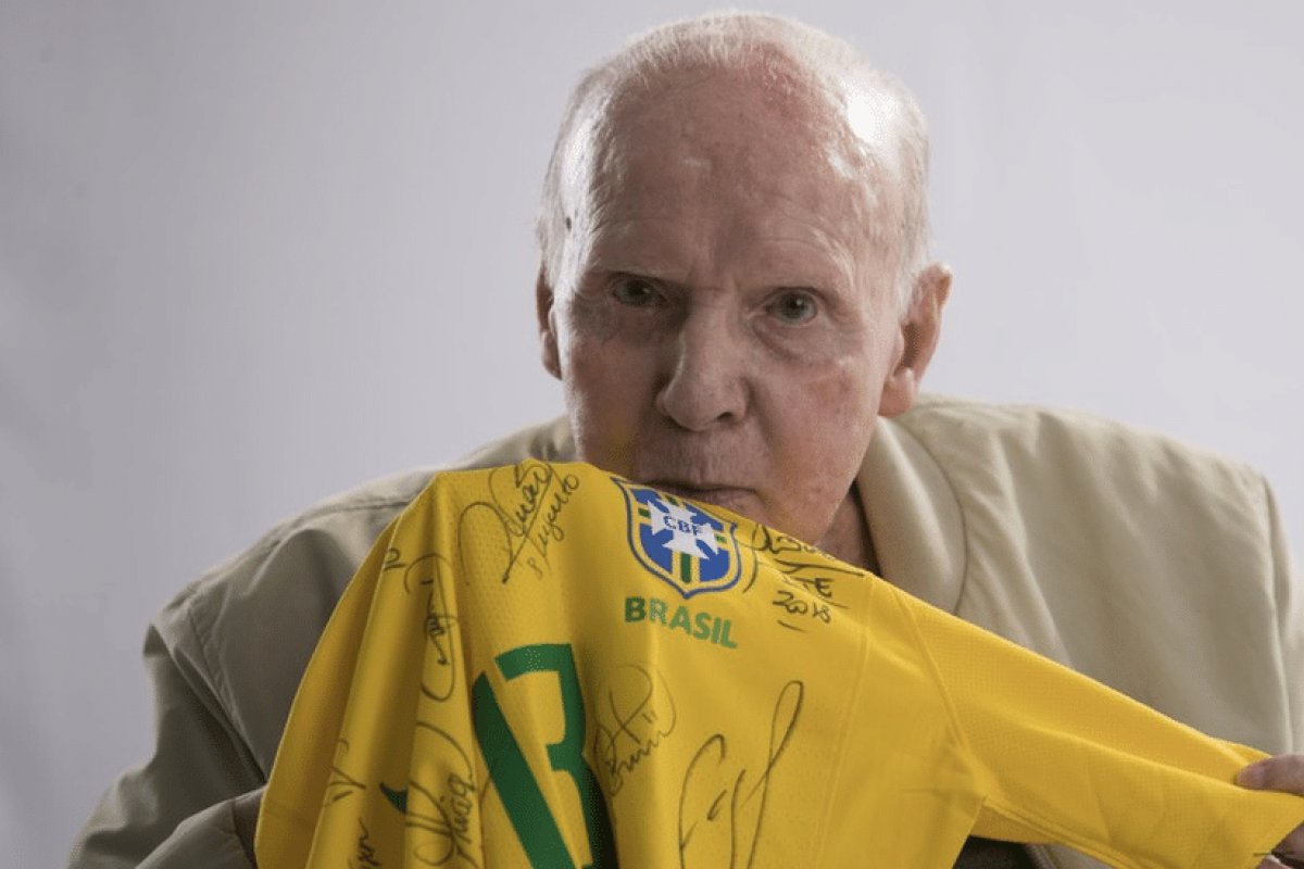 Zagallo, lenda do futebol brasileiro, é internado no Rio de Janeiro devido a infecção urinária